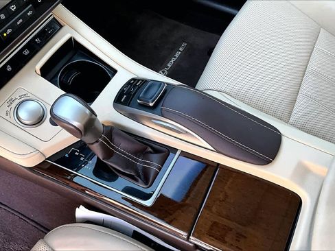 Used 2017 Lexus ES 350 w/ Luxury Package FWD image 17