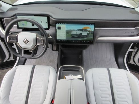 Used 2023 Rivian R1S Launch Edition image 19