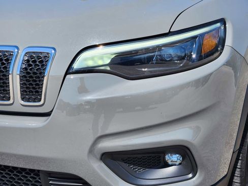 Used 2019 Jeep Cherokee Latitude Plus w/ Cold Weather Group AWD/4WD image 7