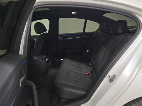 Used 2023 BMW 530e w/ Convenience Package image 7