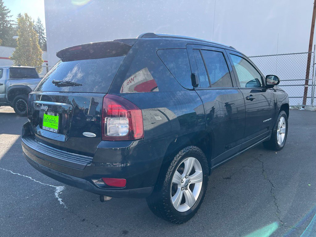 Used 2014 Jeep Compass Latitude w/ Sun/Sound Group AWD/4WD image 4