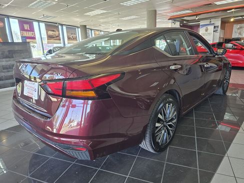 Used 2024 Nissan Altima 2.5 SV image 4