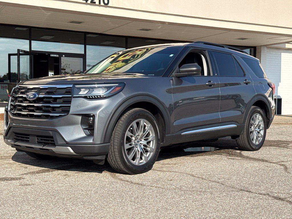 Used 2025 Ford Explorer Active w/ Active Comfort Package AWD/4WD image 13
