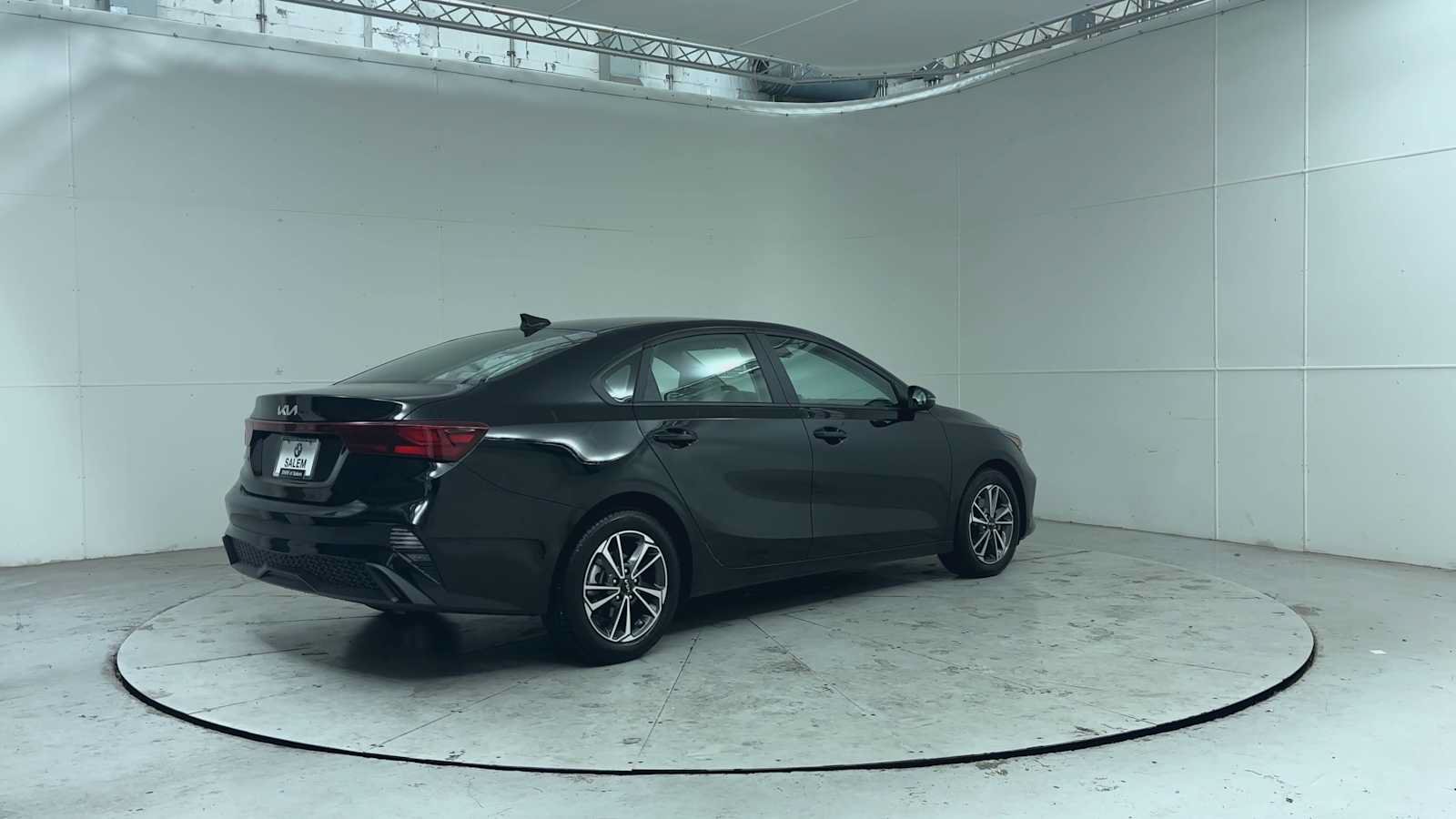 Used 2023 Kia Forte LXS w/ LXS Technology Package FWD image 4