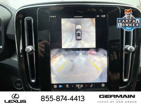 Used 2025 Volvo XC40 B5 Plus image 19