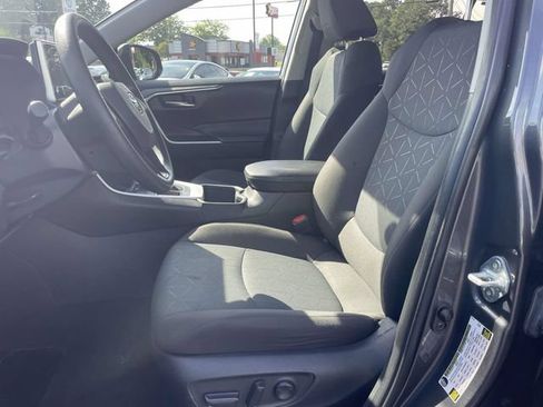 Used 2024 Toyota RAV4 XLE FWD image 21