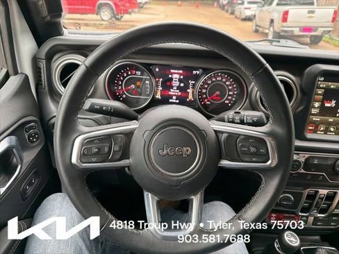 Used 2022 Jeep Wrangler Unlimited Rubicon w/ LED Lighting Group AWD/4WD image 17