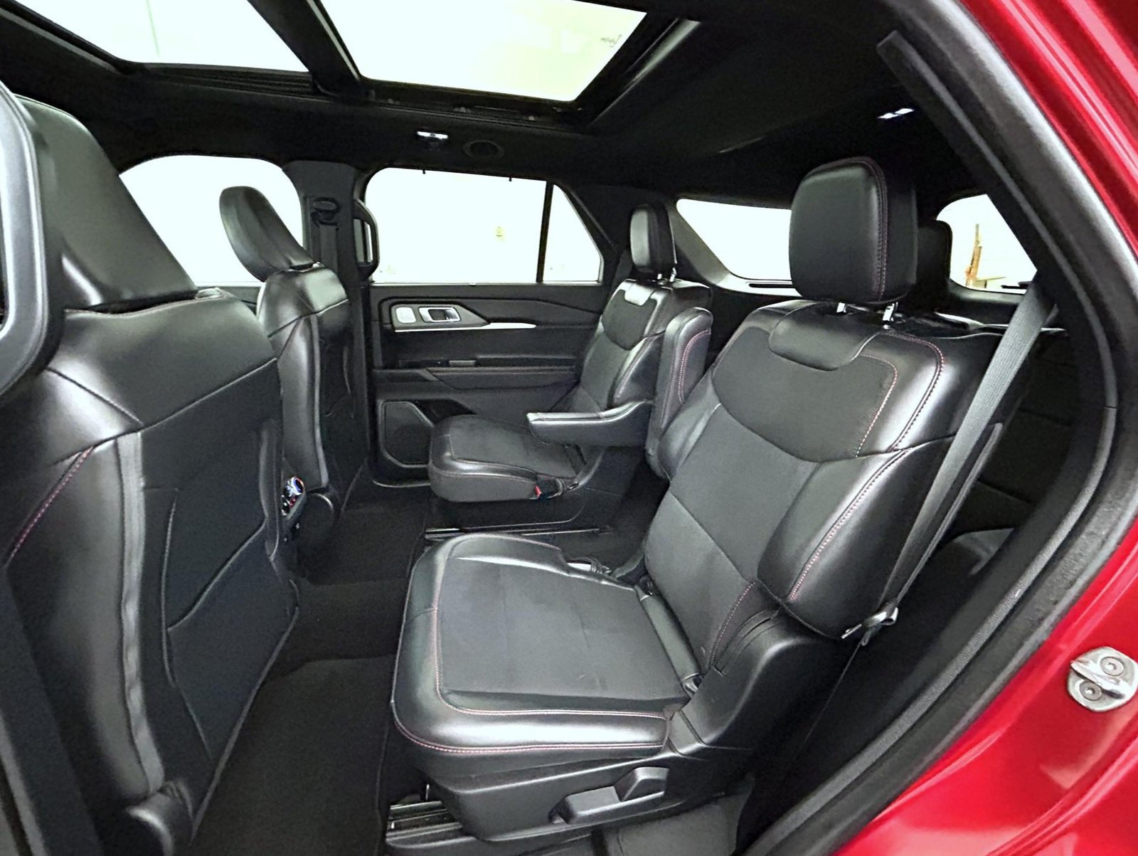 Used 2025 Ford Explorer ST AWD/4WD image 21