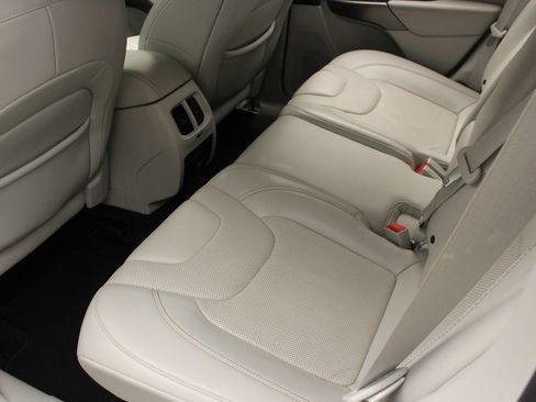 Used 2019 Jeep Cherokee Limited AWD/4WD image 20