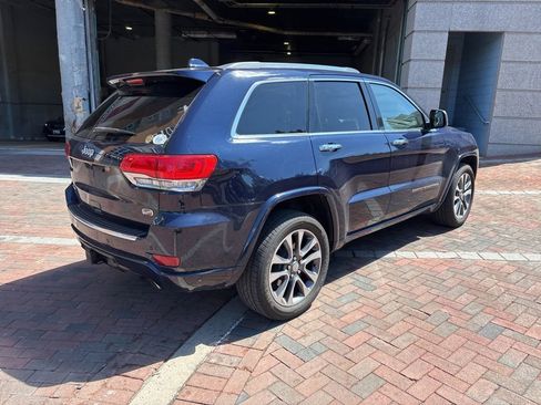 Used 2017 Jeep Grand Cherokee Overland AWD/4WD image 3
