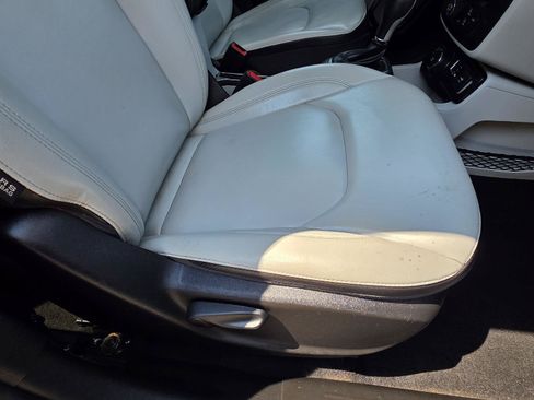 Used 2019 Jeep Renegade Limited AWD/4WD image 27