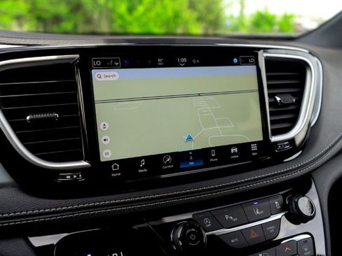New 2026 Chrysler Pacifica Limited FWD image 17