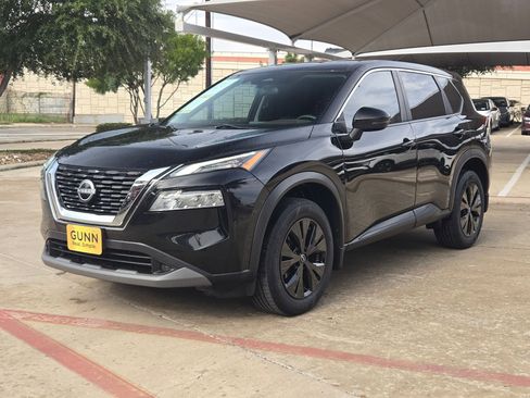 Used 2022 Nissan Rogue SV image 3