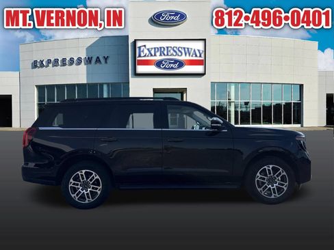 Used 2025 Ford Expedition Active AWD/4WD image 4