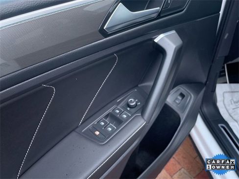 Used 2023 Volkswagen Tiguan SE R-Line image 11