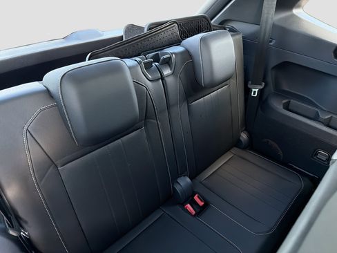 Used 2023 Volkswagen Tiguan SE R-Line image 17