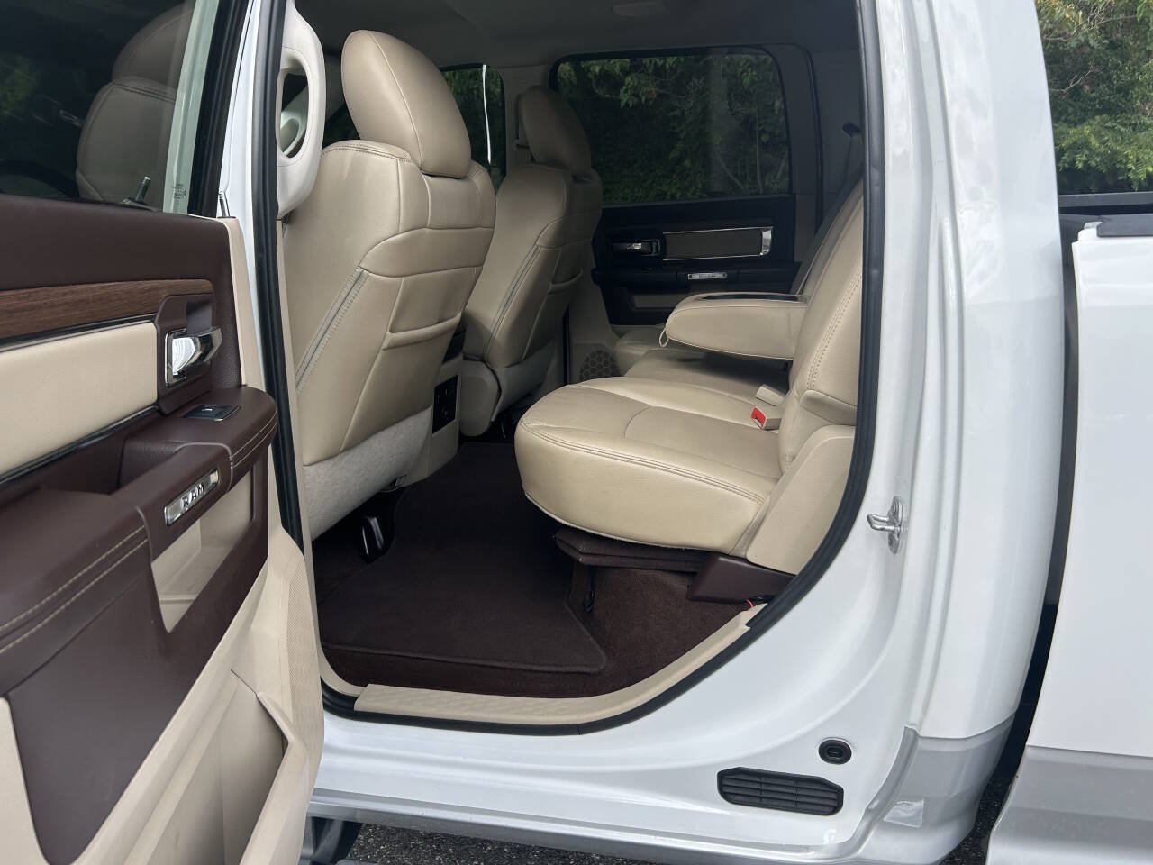 Used 2015 RAM 2500 Laramie w/ Convenience Group AWD/4WD image 23