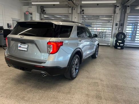 Used 2022 Ford Explorer XLT w/ Equipment Group 202A AWD/4WD image 5