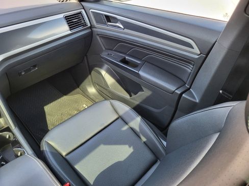 Used 2020 Volkswagen Atlas Cross Sport SEL image 16