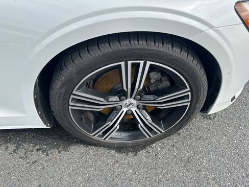 Used 2019 Volvo S60 T8 Inscription image 7