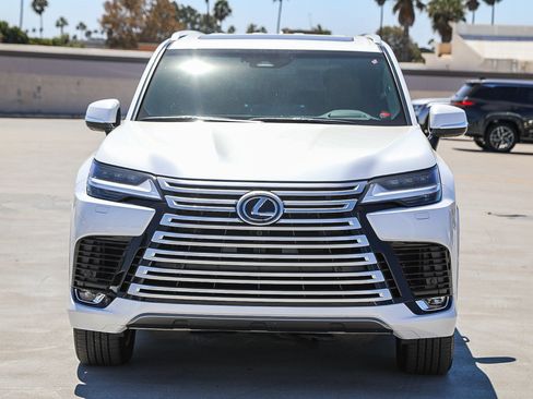 Used 2026 Lexus LX 600 4WD w/ Luxury Package image 2