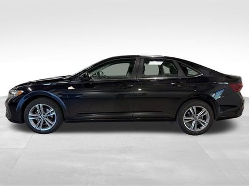 Used 2024 Volkswagen Jetta SE image 4