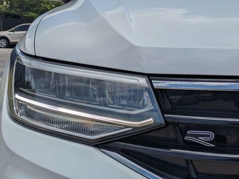 Used 2024 Volkswagen Tiguan SE R-Line FWD image 11
