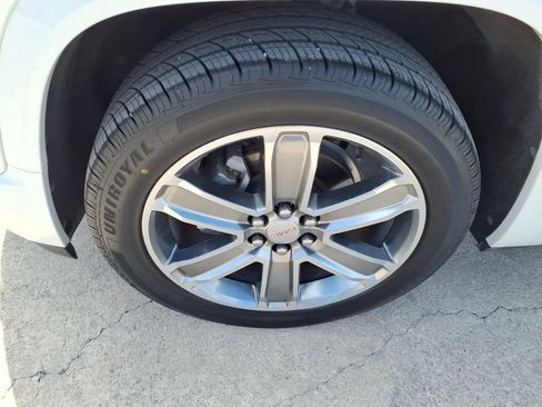 Used 2019 GMC Acadia Denali w/ Technology Package FWD image 9