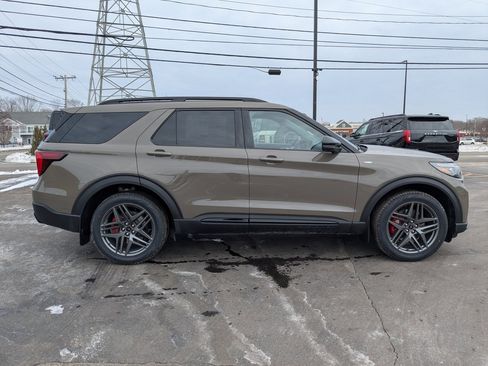 New 2026 Ford Explorer ST-Line image 3