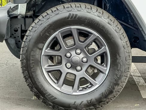 Used 2021 Jeep Gladiator Overland w/ Uconnect 4C Nav & Sound Group AWD/4WD image 25