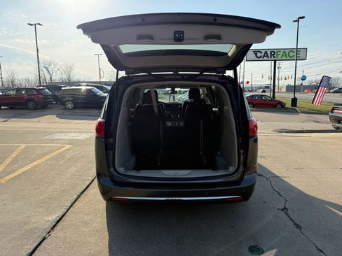 Used 2018 Chrysler Pacifica Touring-L Plus image 13