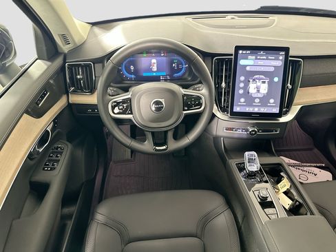 Certified 2025 Volvo XC90 T8 Plus w/ Protection Package Premier image 24