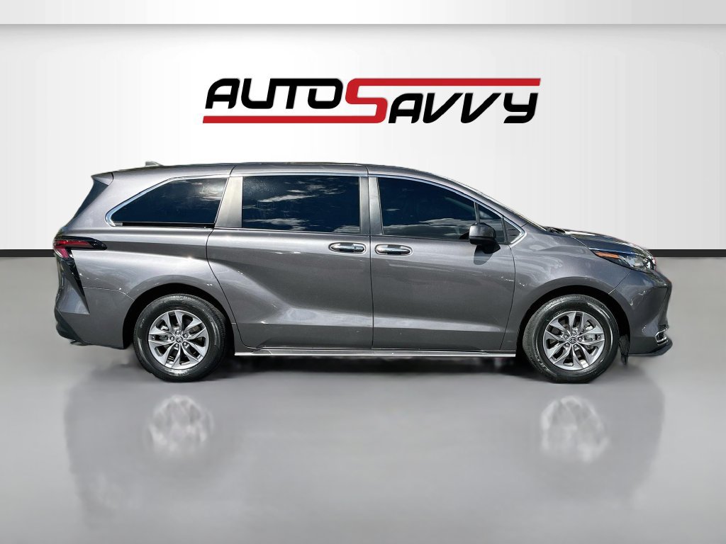 Used 2023 Toyota Sienna XLE AWD/4WD image 8
