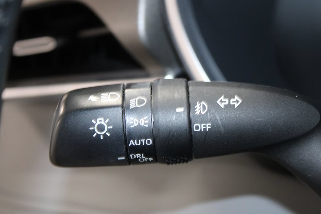 Used 2023 Toyota Highlander Limited FWD image 38