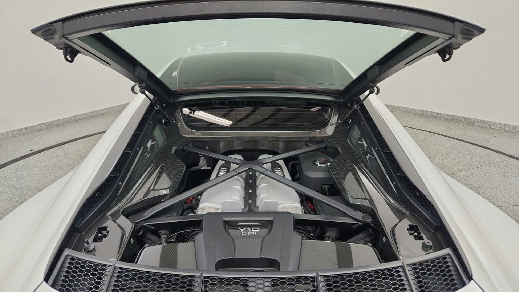 Used 2017 Audi R8 V10 w/ Carbon Exterior Package AWD/4WD image 24