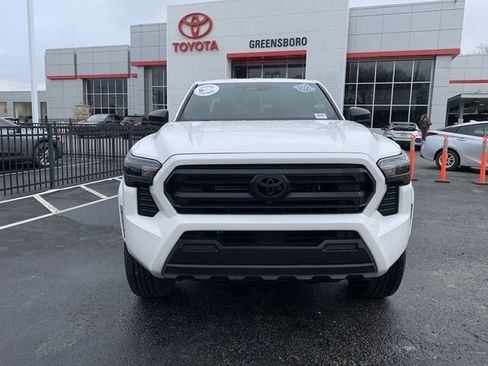 Used 2024 Toyota Tacoma SR image 3