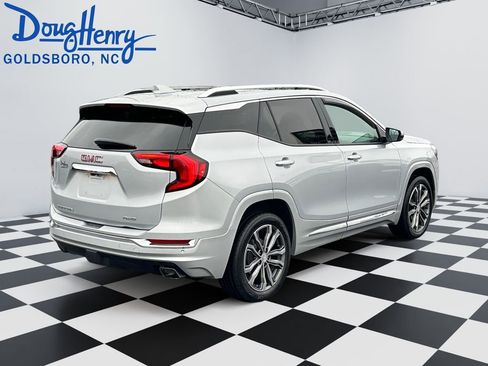 Used 2020 GMC Terrain Denali w/ Denali Premium Package image 5