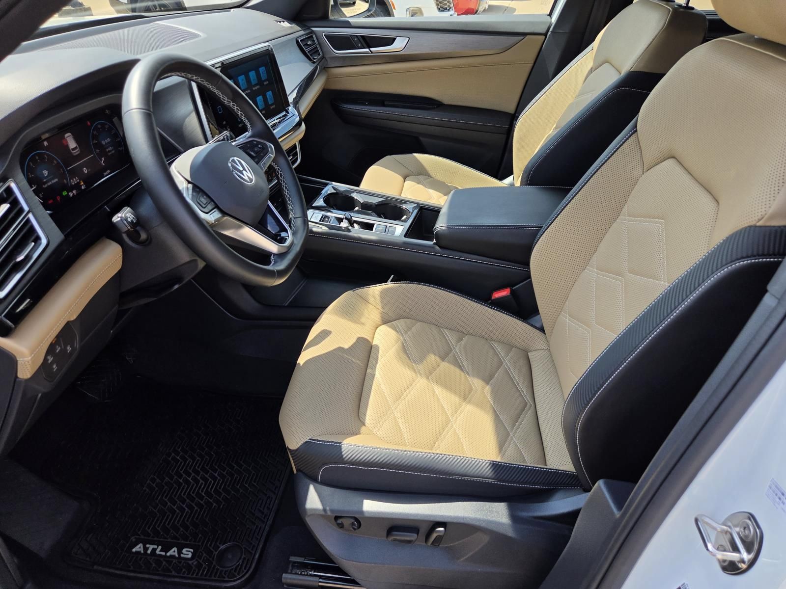 Used 2024 Volkswagen Atlas Cross Sport SE AWD/4WD image 19