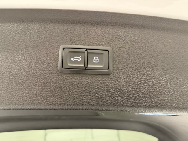 Used 2018 Audi Q5 Prestige w/ Prestige Package AWD/4WD image 39