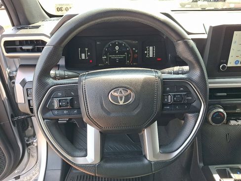Used 2025 Toyota 4Runner SR5 AWD/4WD image 19