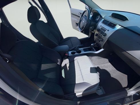 Used 2011 Ford Focus SE w/ 201A Rapid Spec Order Code FWD image 30