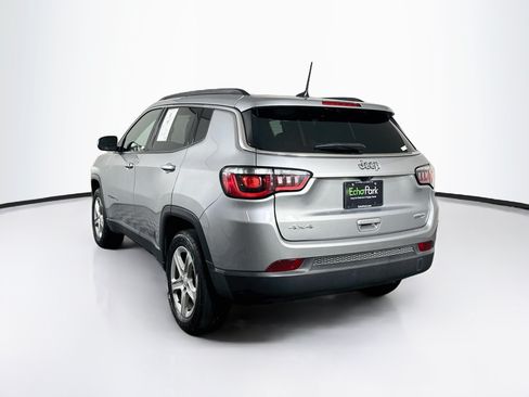Used 2024 Jeep Compass Latitude AWD/4WD image 5
