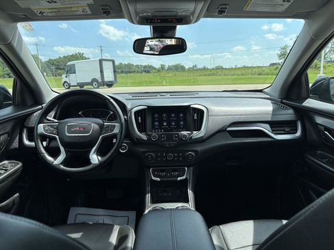 Used 2024 GMC Terrain SLT AWD/4WD image 18
