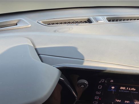 Used 2025 Chevrolet Trax RS w/ Sunroof Package image 9