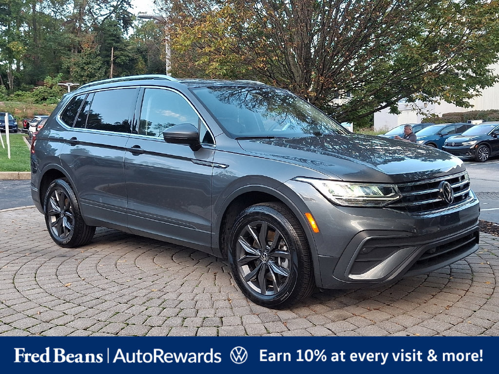 Certified 2023 Volkswagen Tiguan SE w/ Panoramic Sunroof Package FWD image 1