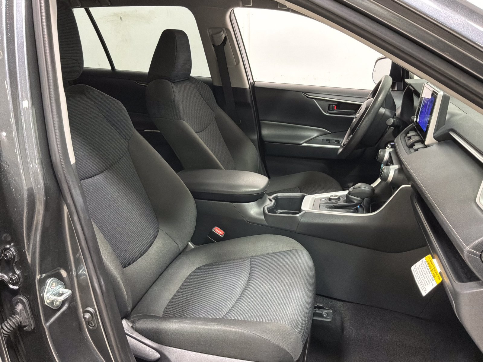 Used 2025 Toyota RAV4 LE AWD/4WD image 9