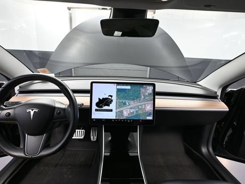 Used 2018 Tesla Model 3 Mid Range RWD image 24