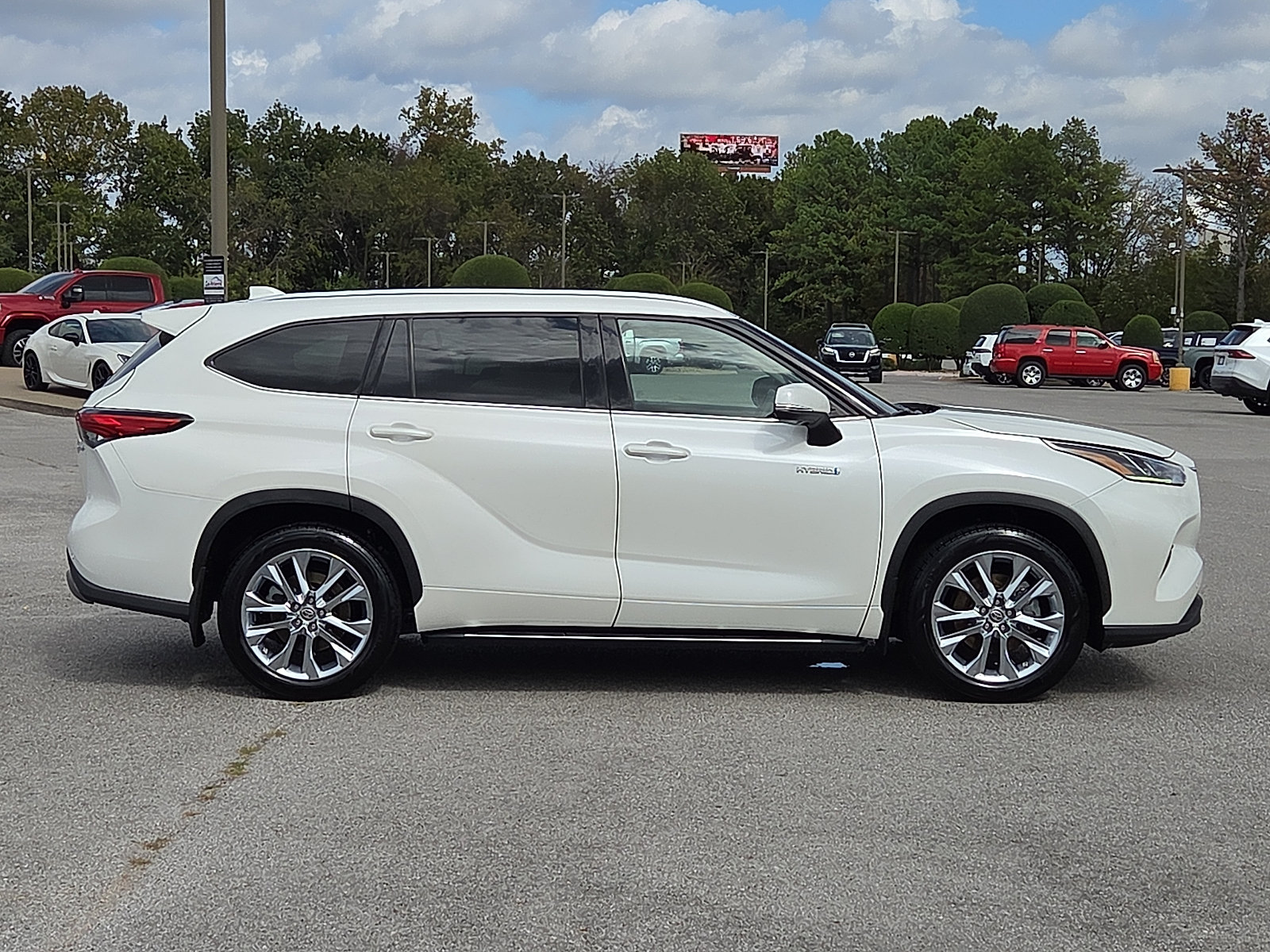 Used 2021 Toyota Highlander Limited FWD image 6
