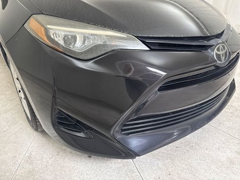 Used 2018 Toyota Corolla LE image 11