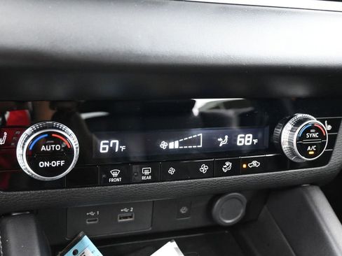 Used 2024 Mitsubishi Outlander SE Black Edition FWD image 19